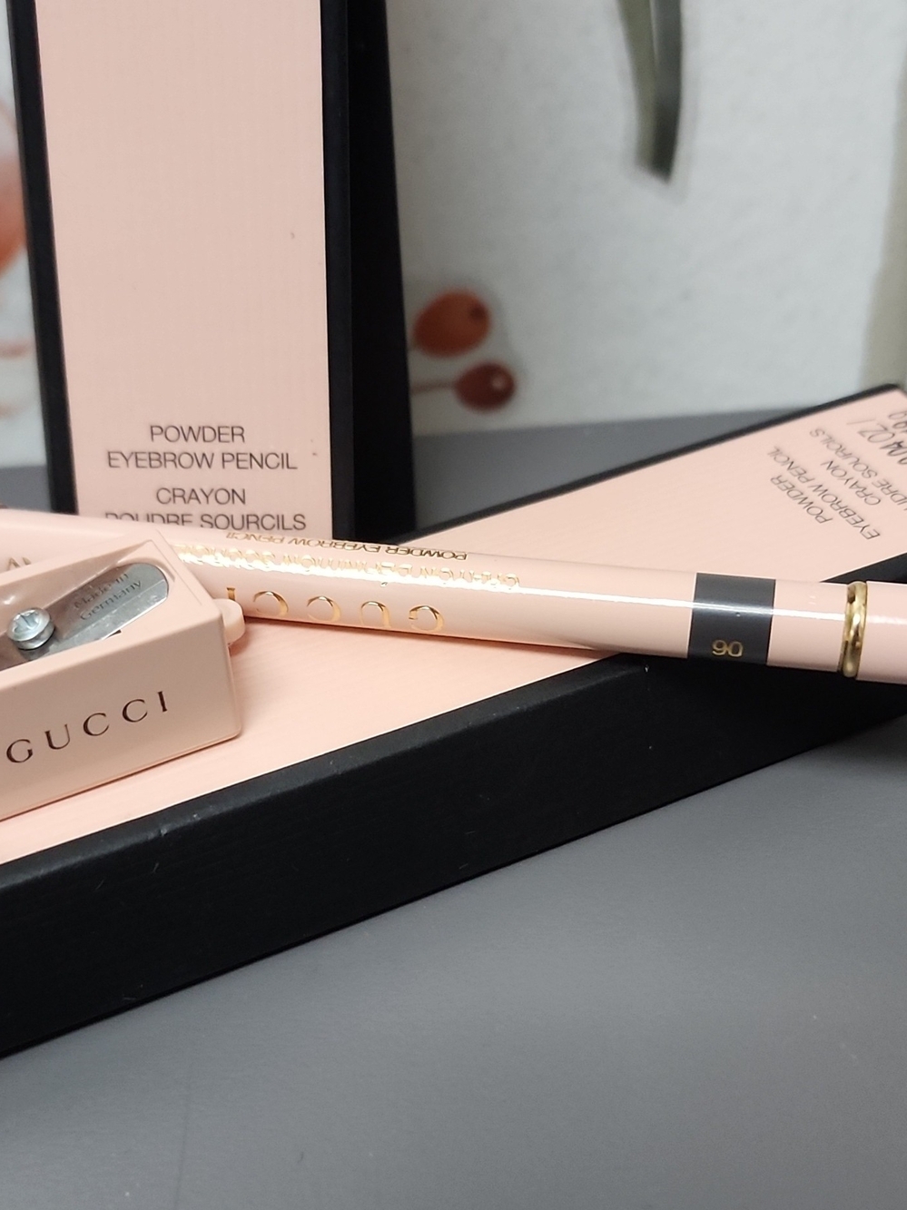Gucci Powder Eyebrow Pencil in Pale Pink NOIR 06